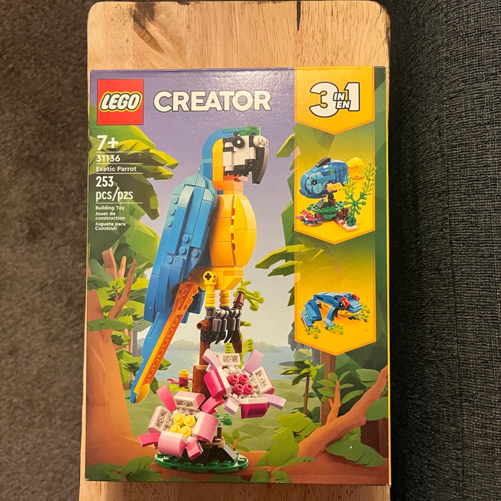 LEGO Creator 3-in-1 Colorful Parrot Set